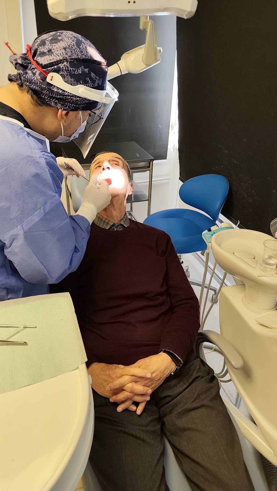 Manisa'da ilginç olay! 83 yaşında 20'lik diş çıkardı 1